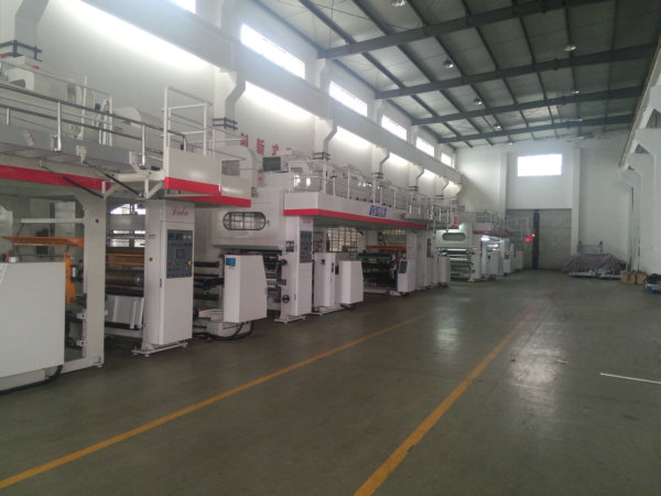 無溶劑復合機使用模溫機調(diào)試現(xiàn)場